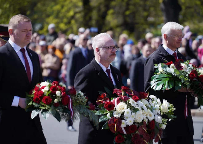  2023. gada 4. maijā, par godu Latvijas Republikas neatkarības atjaunošanas 33. gadadienai tiek nolikti ziedi Brīvības pieminekļa pakājē. 