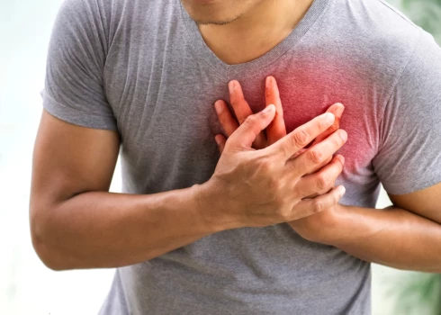Чем может быть вызвана внезапная и кратковременная боль в груди