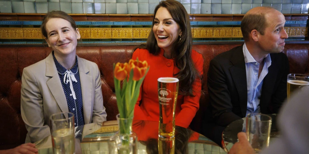Принцесса Кэтрин и Уильям посетили лондонский паб - принц позволил себе выпить немного сидра