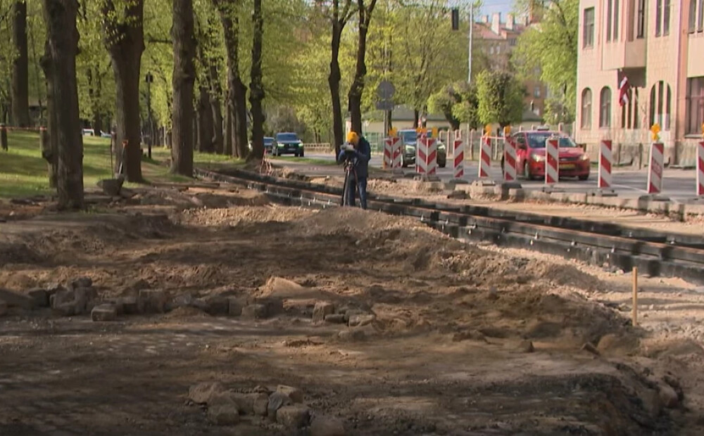 Rīgā pie Lielajiem kapiem atrod vēsturisko bruģi