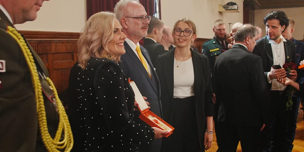 FOTO: Valsts prezidents pasniedz Latvijas augstākos apbalvojumus