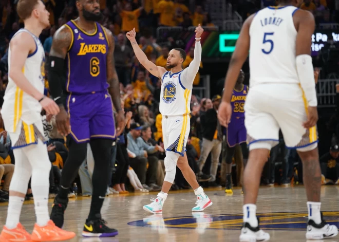"Warriors" ar pārliecinošu uzvaru izlīdzina rezultātu NBA izslēgšanas spēļu ceturtdaļfinālā