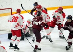 Pārbaudes spēlē Latviju pieveikušie poļi pēc 22 gadu pauzes nopelna atgriešanos hokeja elitē