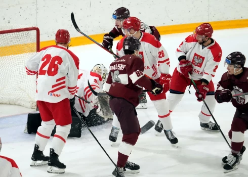 Pārbaudes spēlē Latviju pieveikušie poļi pēc 22 gadu pauzes nopelna atgriešanos hokeja elitē