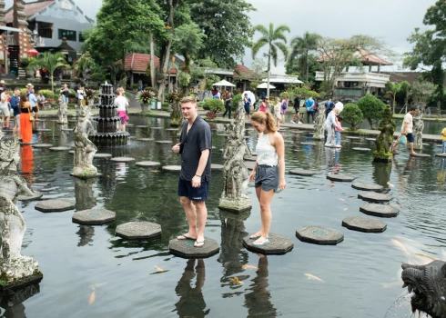 Bali ir iecienīts tūristu mērķis, bet nu būs jāgaida rindā.