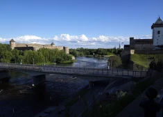 Narvas pilsētai pretī esošās Ivangorodas pašvaldība izdomājusi, kā iesaistīt okupantu svētku svinēsanā Igaunijā dzīvojošos.