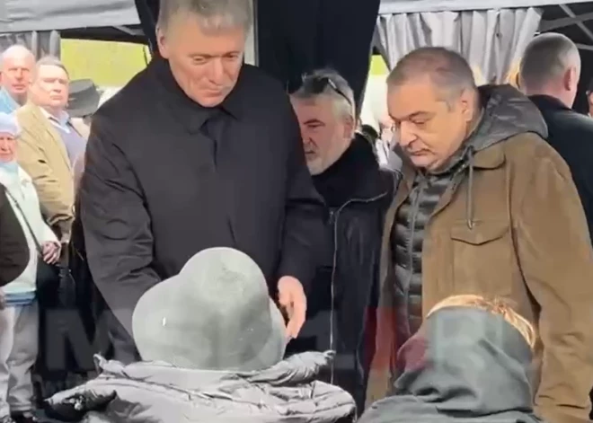 ВИДЕО: Песков и Пугачева пообщались на похоронах Валентина Юдашкина