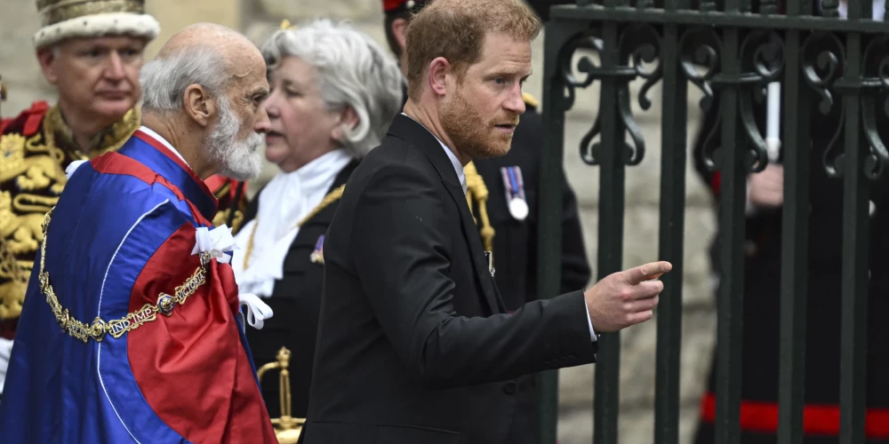 СМИ: принц Гарри сразу после коронации Карла III возвращается в США на праздник к сыну