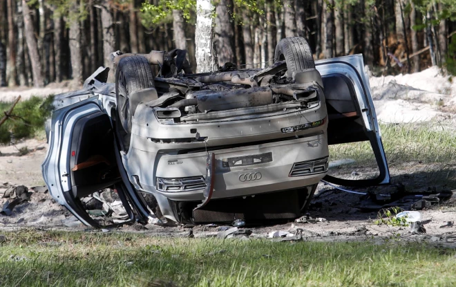 Uzspridzinātā "Audi Q7" automašīna. 