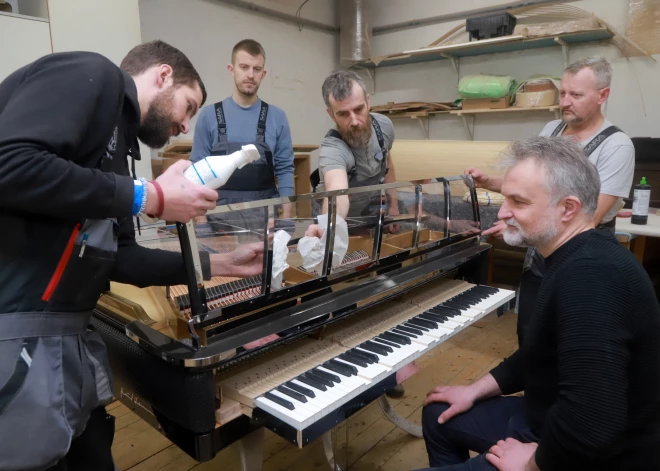 Berģos jau vairākus gadus darbojas uzņēmums “Piano Sound Latvia”, kur top ietvari unikālām klavierēm vienā eksemplārā, galvenokārt pēc pasaulslavenā dāņu dizainera Pola Heningsena vadlīnijām.