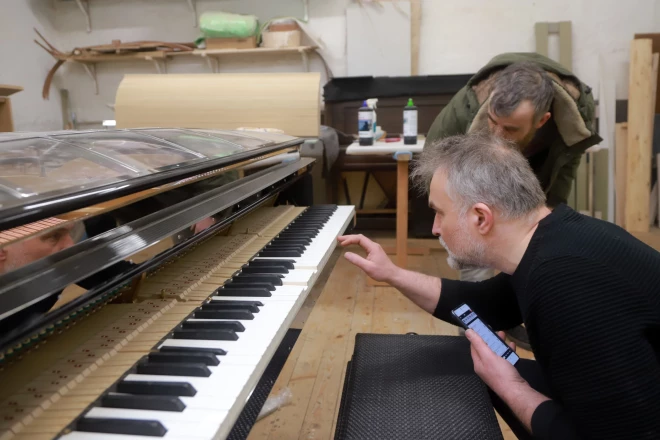 Berģos jau vairākus gadus darbojas uzņēmums “Piano Sound Latvia”, kur top ietvari unikālām klavierēm vienā eksemplārā, galvenokārt pēc pasaulslavenā dāņu dizainera Pola Heningsena vadlīnijām. 