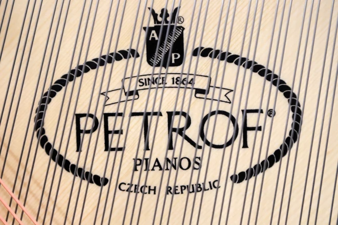 Berģos jau vairākus gadus darbojas uzņēmums “Piano Sound Latvia”, kur top ietvari unikālām klavierēm vienā eksemplārā, galvenokārt pēc pasaulslavenā dāņu dizainera Pola Heningsena vadlīnijām.