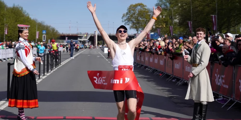 ФОТО: в Рижском марафоне на длинных дистанциях победили местные бегуны