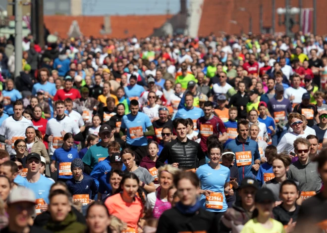 Mazsalacas zemniece aicina par maksu neskriet maratonu, bet krāmēt malku