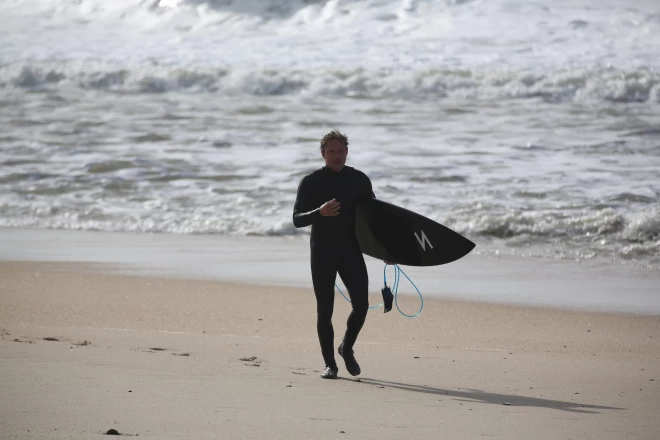 Sebastians Štoitners Nazarē pludmalē Praia do Norte notikušajās sacensībās.