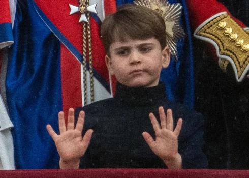 Savā elementā. Princis Luiss tomēr nespēja apslāpēt emocijas uz Bakingemas pils balkona