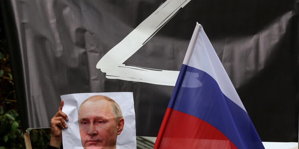 Berlīne aizliedz Krievijas karogus pie memoriāliem kara beigu gadadienā