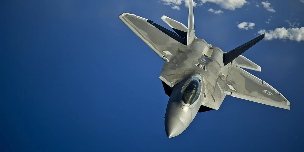 ASV Gaisa spēki ir Amerikas Savienototo Valstu bruņotie gaisa spēki. ASV Gaisa spēki izveidoti 1947. gada 18. septembrī. 2021. gada jūnijā ASV gaisa spēku rīcībā bija 5217 lidmašīnas, no tām 4131 bija aktīvajā dienestā. Līdz 1962. gadam armija un gaisa spēki uzturēja vienu lidmašīnu nosaukumu sistēmu, bet ASV jūras spēki – atsevišķu sistēmu. 1962. gadā tie tika apvienoti vienā sistēmā, kas lielā mērā atspoguļo armijas un gaisa spēku metodi.