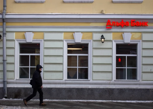 “ABH Holdings” S.A., kam pieder “Alfa-Bank”, plāno aiziet no Krievijas tirgus