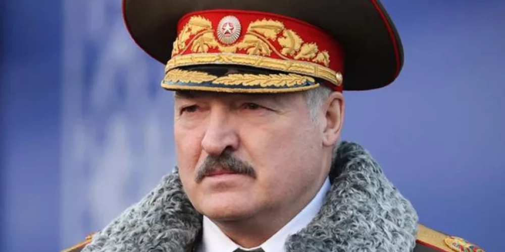 Kāpēc Lukašenko pēc parādes steidzami pameta Maskavu?