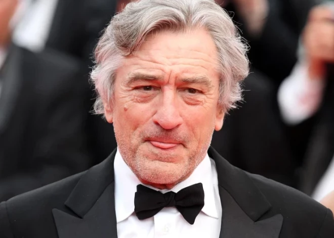 79 gadus vecais Roberts De Niro septīto reizi kļuvis par tēvu