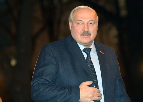 Aleksandrs Lukašenko ierodas uz tikšanos ar Vladimiru Putinu Maskavā, Kremlī 2023. gada 5. aprīlī.