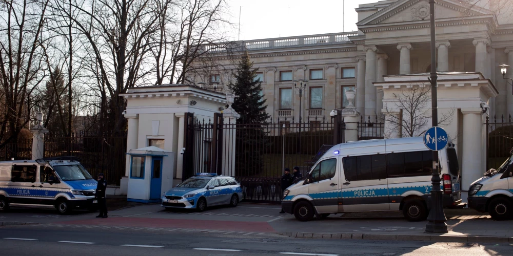 Польша изъяла больше миллиона долларов со счетов посольства России