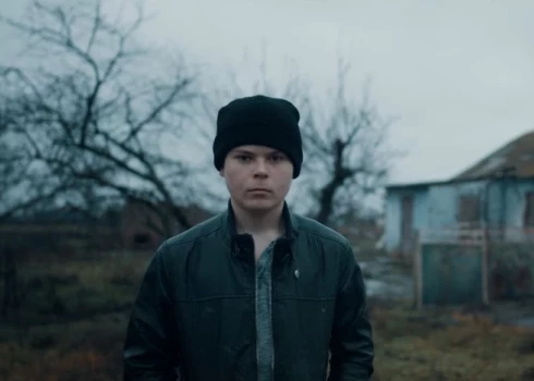 Группа Imagine Dragons сняла клип на линии фронта в Украине о мальчике, который живет там под обстрелами