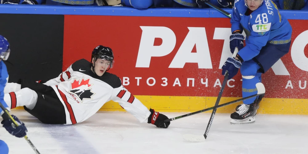Pret okupantu izlasēm spēkus pārbaudījušie kazahi uz Rīgu atveduši 10 KHL hokejistus