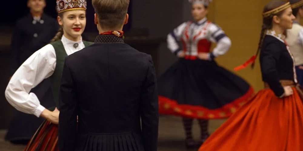 Latviešiem tautastērps ir tautas kultūras kods un nacionālās identitātes simbols. 