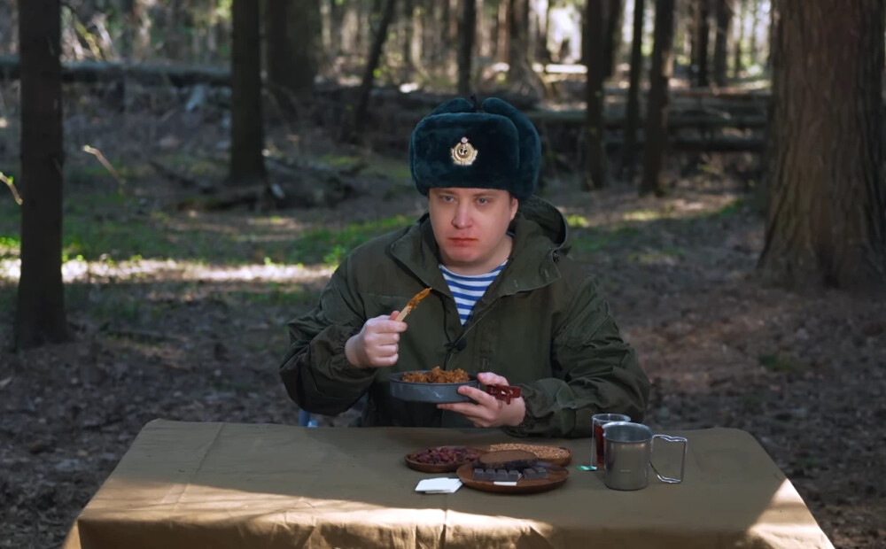 “...vienkārši dievīgi!” Krievu militārais blogeris sajūsmā par Latvijas karavīru ēdienu