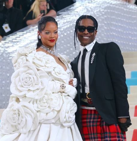 Rianna ar mīļoto vīrieti A$AP Rokiju “Met Gala” ballē šā gada maijā.