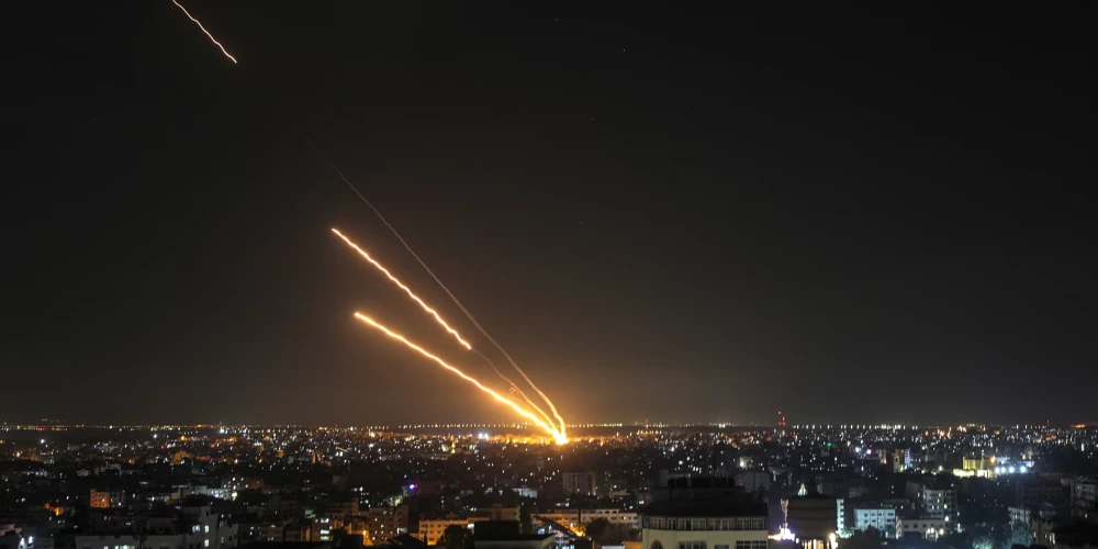 No Gazas joslas izšautas raķetes triecienā Izraēlā nogalināts viens cilvēks