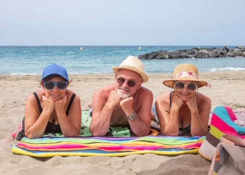 Dzīvošana apzinātā draugu kopienā ir vēl pārāk jauns modelis, lai par to zinātu visu no A līdz Z, kā, piemēram, par tradicionālo ģimeni. Taču zinātnieki un citi speciālisti aktīvi pēta šo sadzīvošanas formu un atklājuši gan plusus, gan mīnusus.