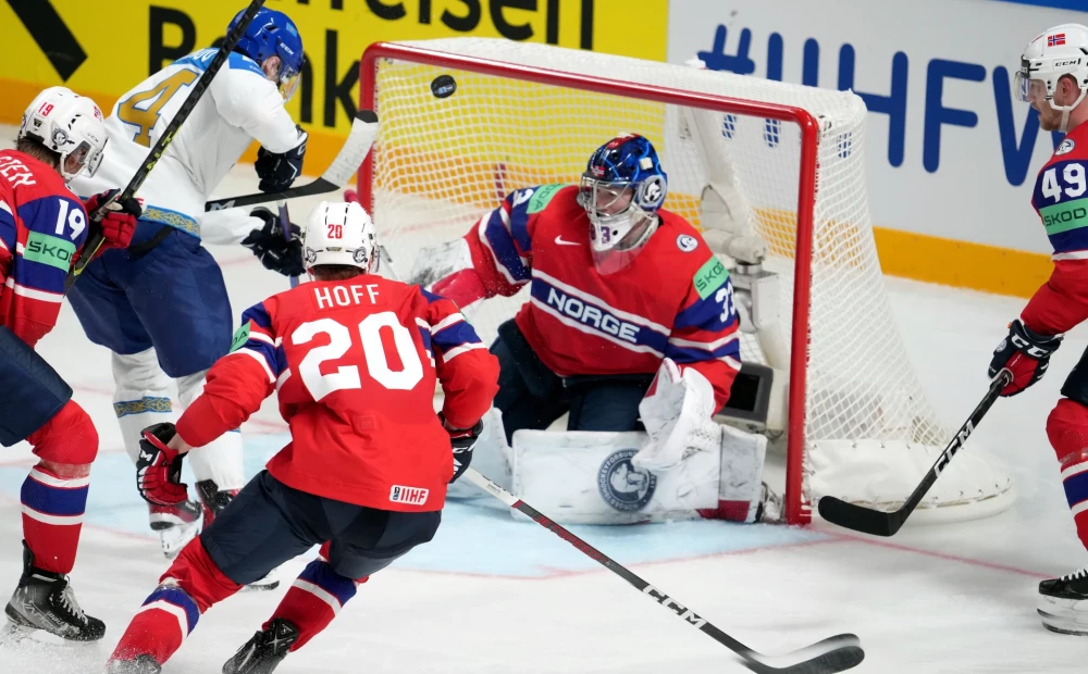 Kasakhstan hockeyspillere slo Norge i straffesparkkonkurranse;  Danmark slo Ungarn