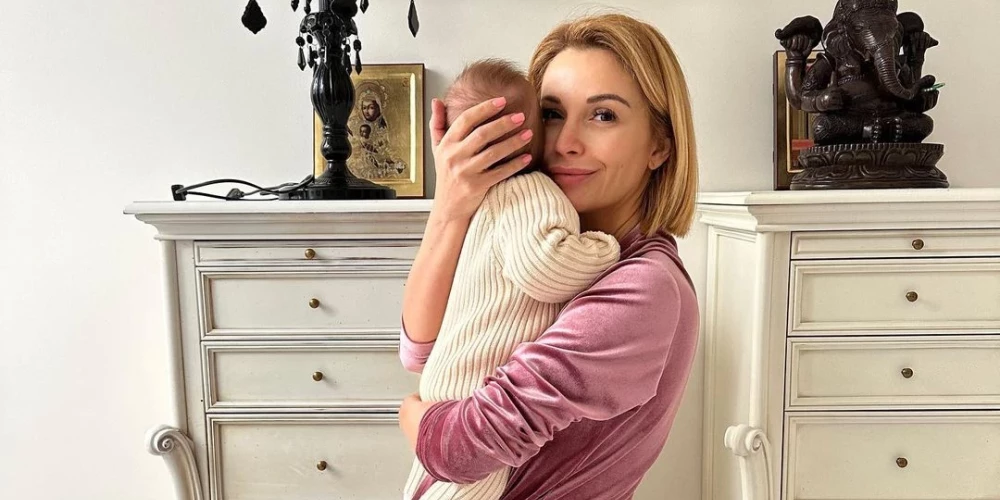 Ольга Орлова показала лицо дочери спустя три месяца после родов