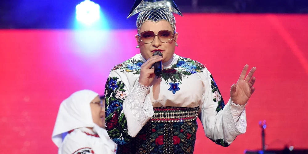   ВИДЕО: туфля Верки Сердючки улетела в зал во время выступления на "Евровидении-2023"