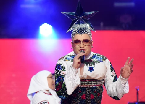   ВИДЕО: туфля Верки Сердючки улетела в зал во время выступления на "Евровидении-2023"
