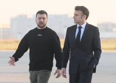 Volodimirs Zelenskis ar Emanuelu Makronu 2023. gada 9. februārī.