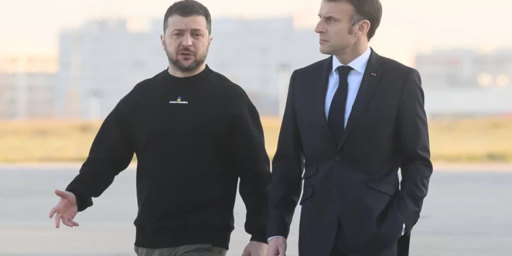   Франция передаст Украине бронемашины и танки: Зеленский встретился в Париже с Макроном