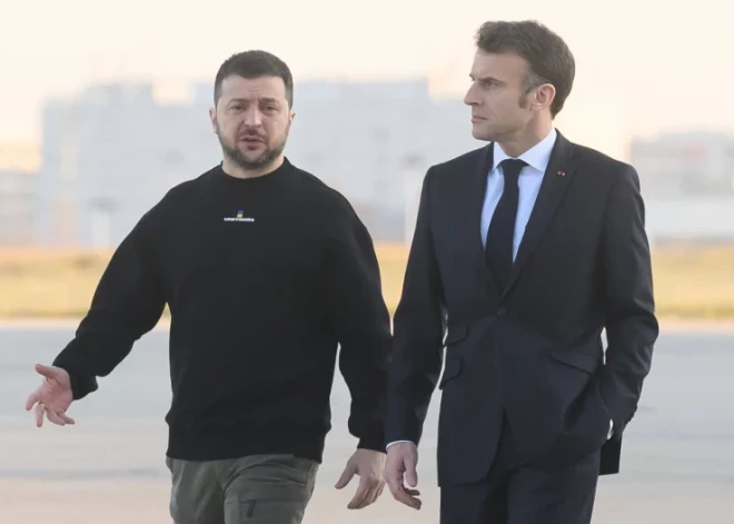 Франция передаст Украине бронемашины и танки: Зеленский встретился в Париже с Макроном