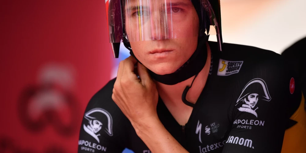 Pēc inficēšanās ar Covid-19 "Giro d'Italia" spiests pamest kopvērtējuma līderis Evenepūls