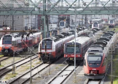 Ierasto paziņojumu vietā, Austrijā vilciena pasažieri klausās Hitlera runas fragmentos