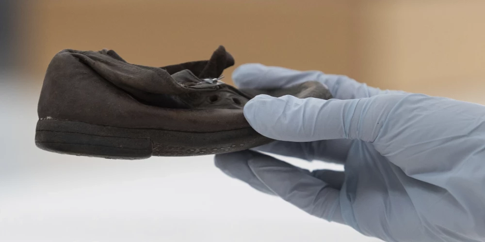 Aušvicas muzejs uzsāk emocionālu darbu, lai saglabātu noslepkavoto bērnu apavus
