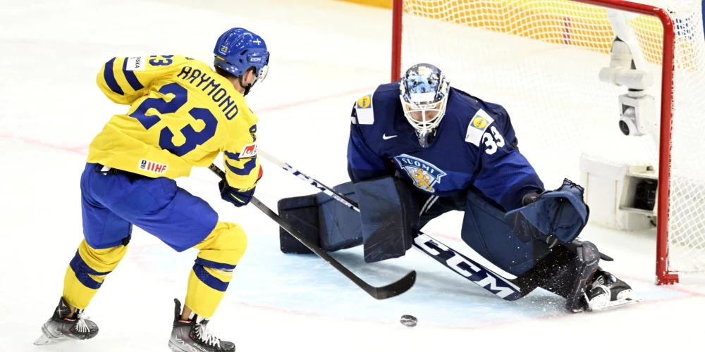 Somijas hokejisti pēcspēles metienos pasaules čempionātā piekāpjas Zviedrijai