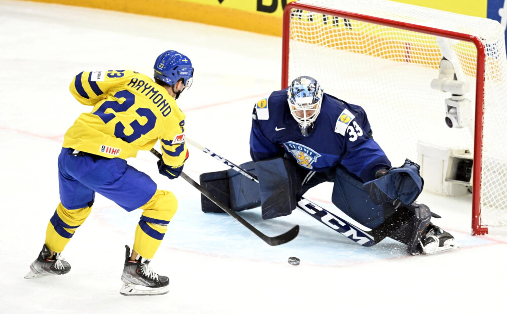 Somijas hokejisti pēcspēles metienos pasaules čempionātā piekāpjas Zviedrijai
