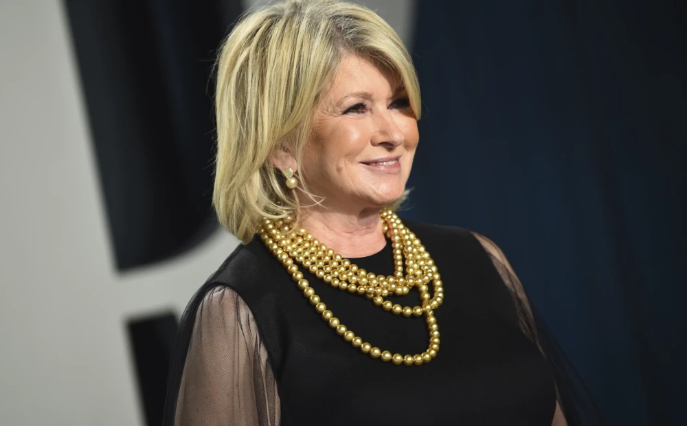 “Martha Stewart, oldest woman to grace Sports Illustrated cover at 81, reveals her secrets to staying fresh”