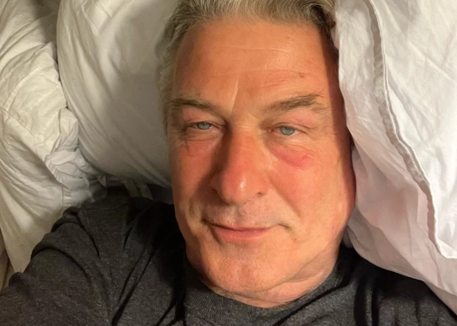 "Как же хорошо сбрить эту бороду!": Алек Болдуин сменил имидж после окончания съемок фильма, где он застрелил оператора