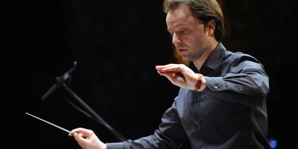 Aigars Meri ir Latvijas Nacionālās operas galvenais kormeistars. Studējis kora un simfoniskā orķestra diriģēšanu J. Vītola Latvijas Mūzikas akadēmijā, papildinājies meistarklasēs pie Luca Kēlera, Žolta Nagi, Pēra Burīna, kā arī Nēmes Jervi Vasaras akadēmijā, Baireitas operas festivālā un Lietuvas Mūzikas un teātra akadēmijā. Jelgavas un Ventspils kamerorķestru muzikālais vadītājs un galvenais diriģents. LNO diriģējis Džuzepes Verdi Nabuko un Makbetu, Bruno Skultes Vilkaču mantinieci, Andra Dzenīša Dauku un Jāņa Lūsēna Leļļu operu. Saņēmis a/s Latvijas Gāze Gada balvu operai par īpašiem mākslinieciskiem sasniegumiem 2011./2012. gada sezonā, bet 2018. gadā LNO korim viņa vadībā piešķirta Latvijas Nacionālās operas fonda Gada balva Operai.