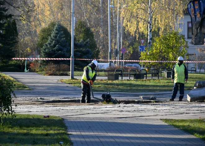 Daugavpils pašvaldība pašlaik neplāno jaunus objektus pērn demontēto pieminekļu vietās